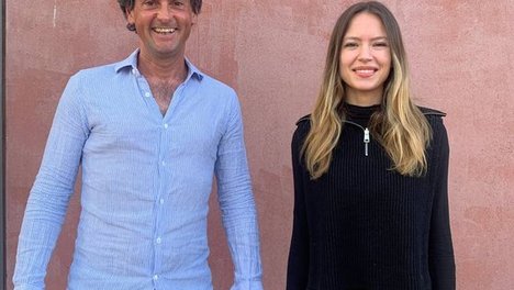 Foto vom neuen Sprecher*innenteam Maya Eckes und Ruben Lehnert